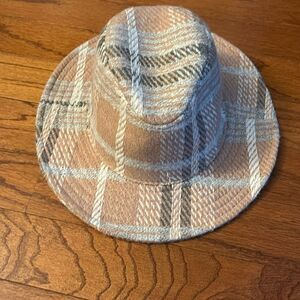 Ladies tweed hat, colors are blush, light blue, gray & cream NWOT